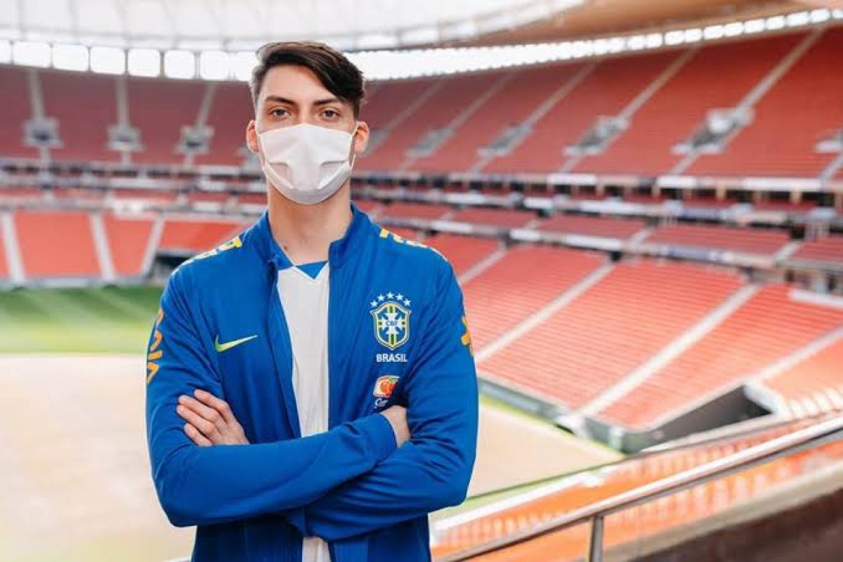 Filho 04 de Bolsonaro inaugura escritório em estádio de Brasília