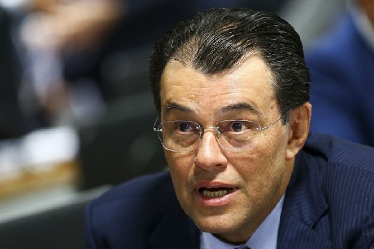 Senador Eduardo Braga é diagnosticado com Covid-19