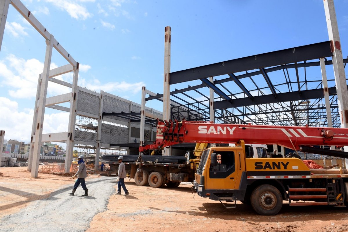 Vice-prefeito de Salvador se reúne com deputados para falar sobre entrega do centro de convenções
