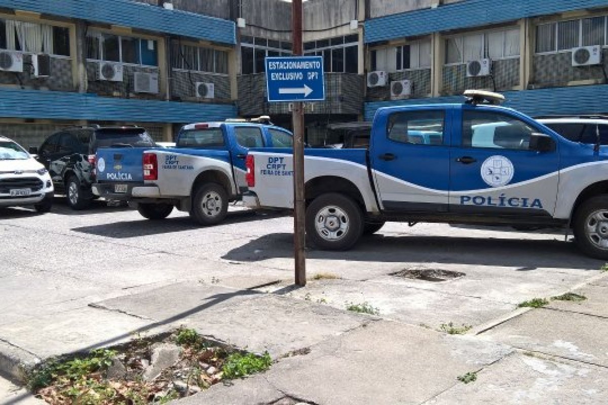 Homem é assassinado a tiros na varanda de uma casa em Feira de Santana