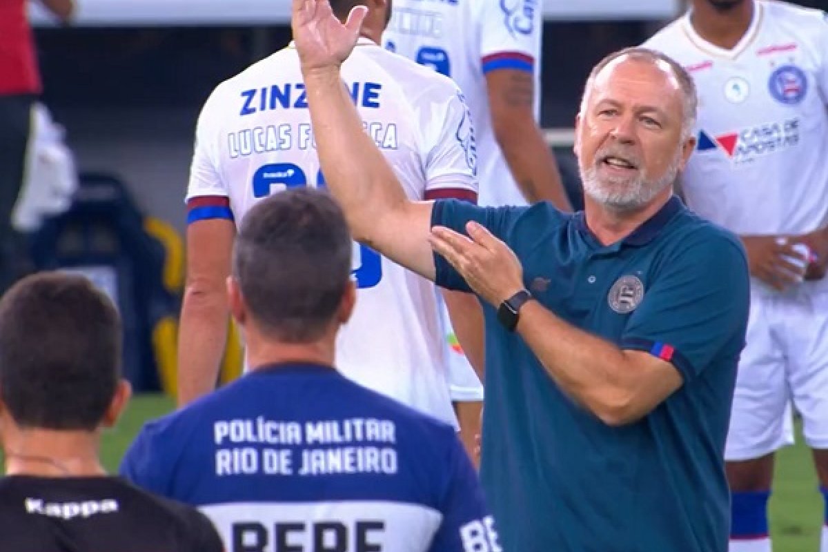 "Me senti ofendido", relata juiz após insultos de Mano Menezes