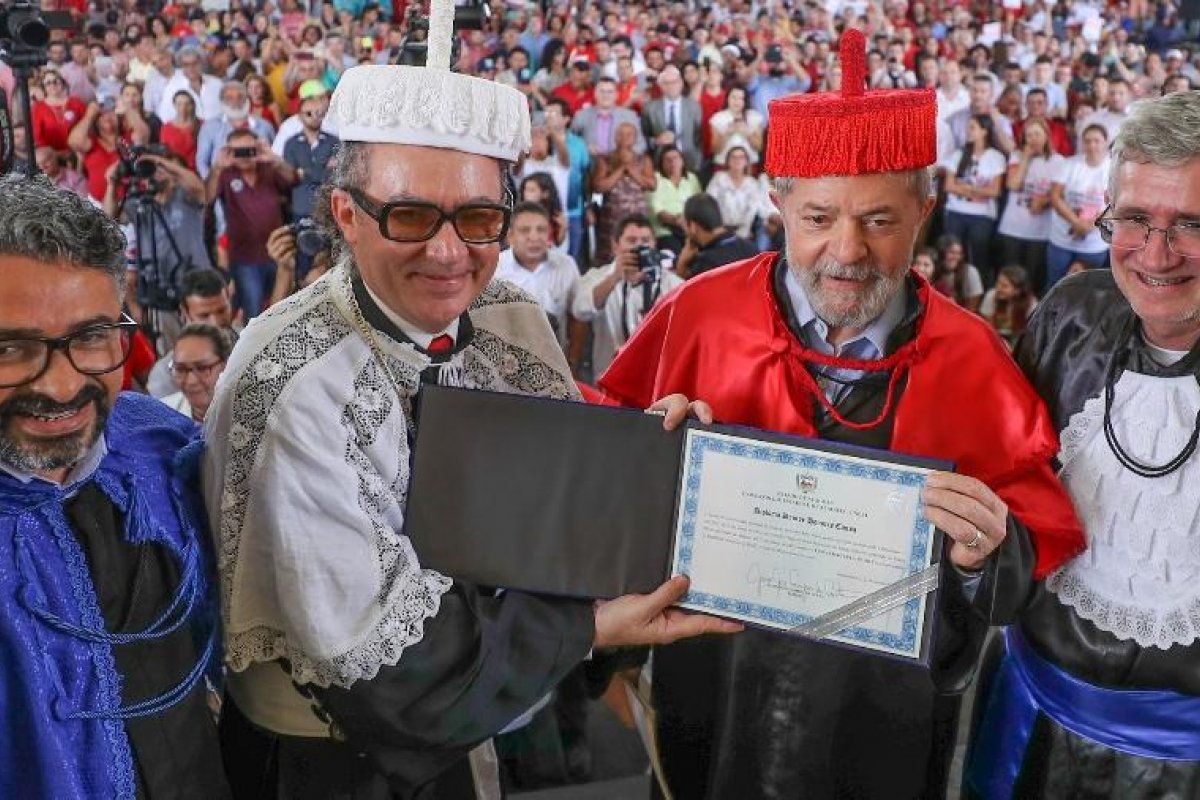 Decisão da justiça anula título honoris concedido à Lula por universidade de Alagoas