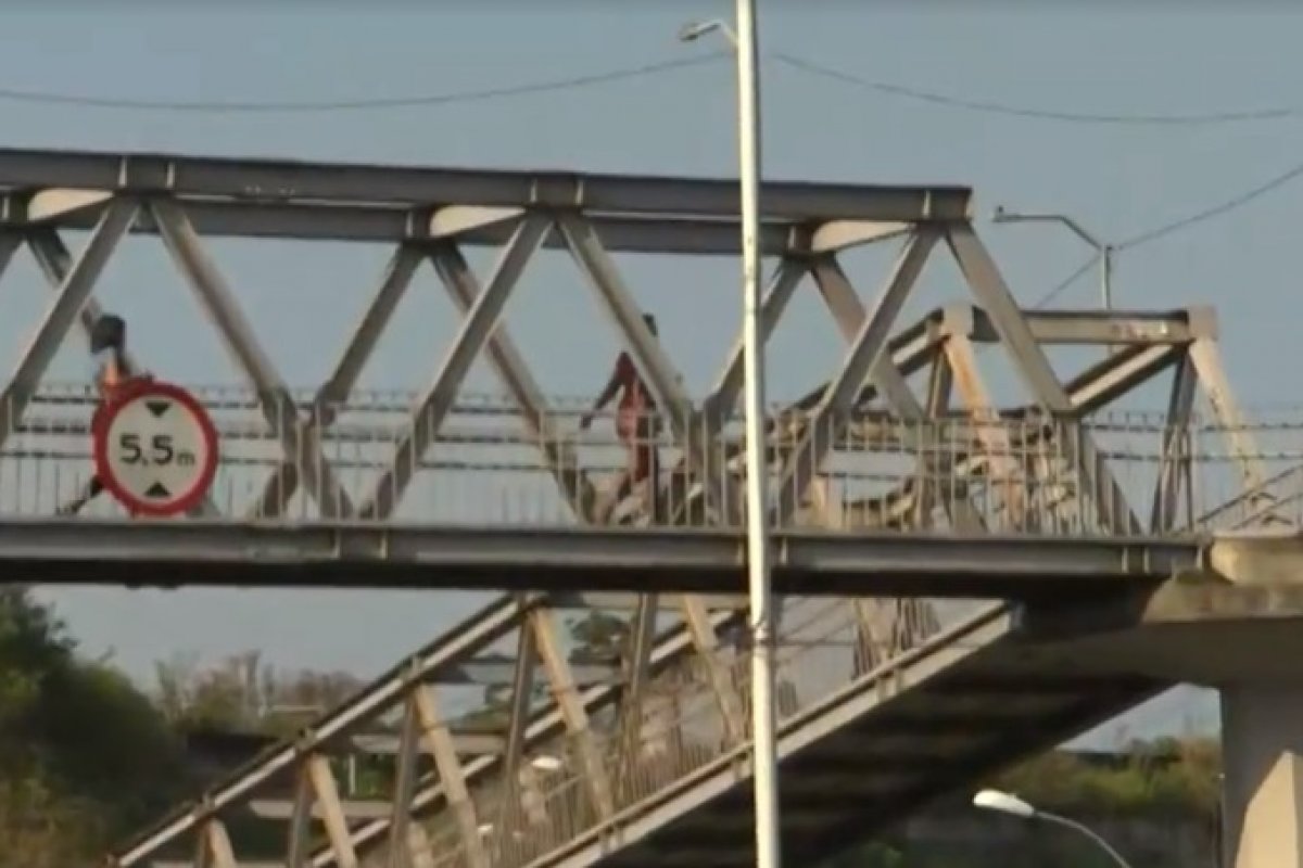 Rodoviários suspendem circulação de ônibus no bairro da Palestina, em Salvador