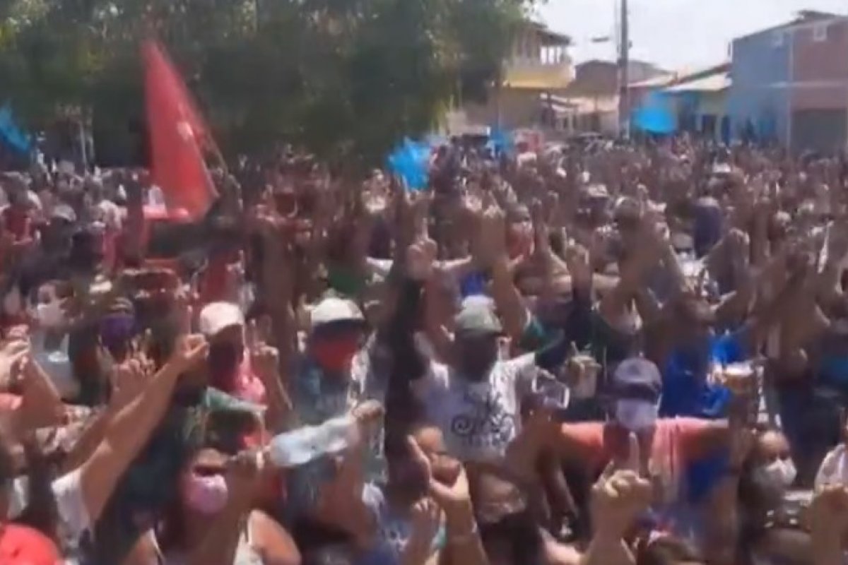 Sesab pede fim de comícios e passeatas para evitar aglomerações