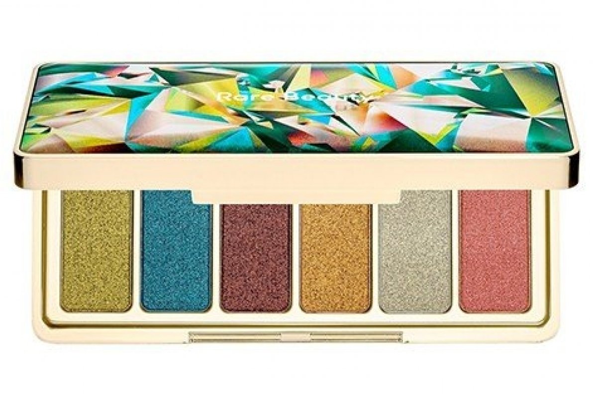 Uau! Selena Gomez apresenta novas paletas de sombras