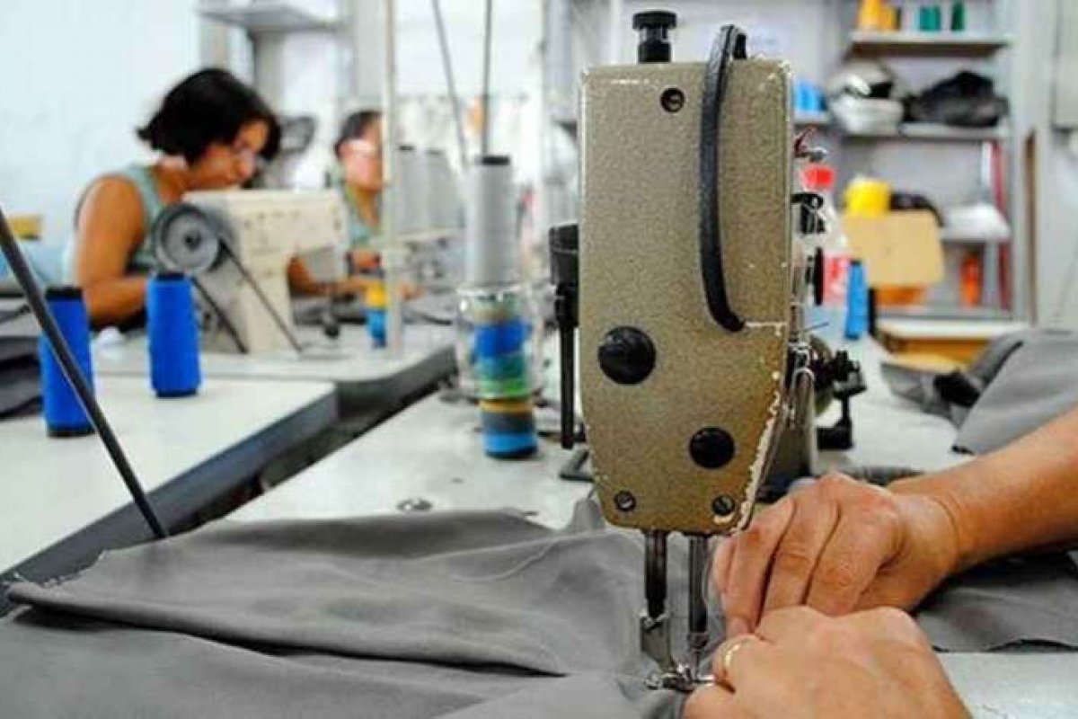 Setor de serviços registra 3ª alta em agosto, diz IBGE