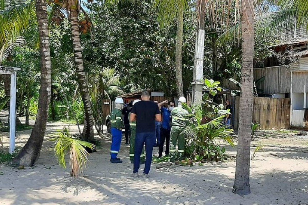 Polícia Civil desativa 'gato’ de energia em barraca de praia