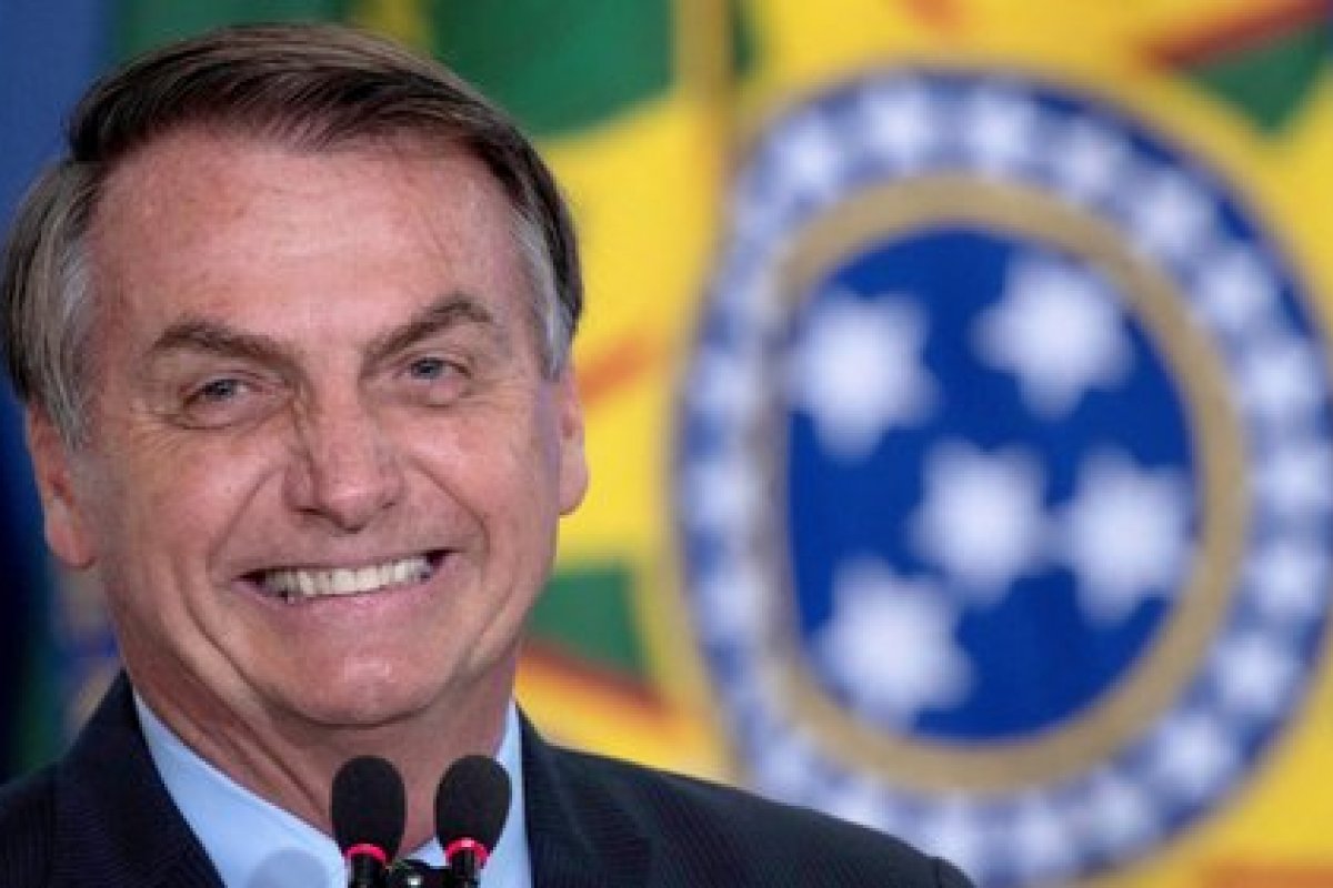 Bolsonaro diz Guedes evitou um "mal maior" quanto aos efeitos da pandemia da Covid-19 no Brasil