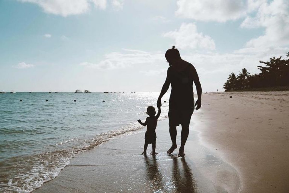 Junior Lima posta foto com o herdeiro e fala da importância da relação de pai e filho