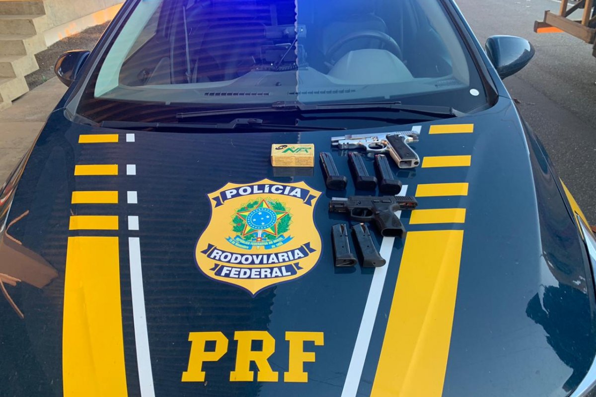 PRF prende dupla por porte ilegal de arma de fogo em Santo Antônio de Jesus 