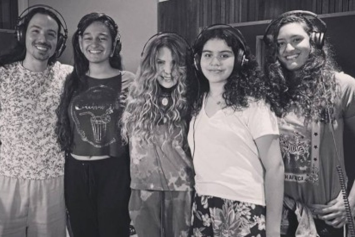 Elba Ramalho vai cantar pela primeira vez com os quatro filhos