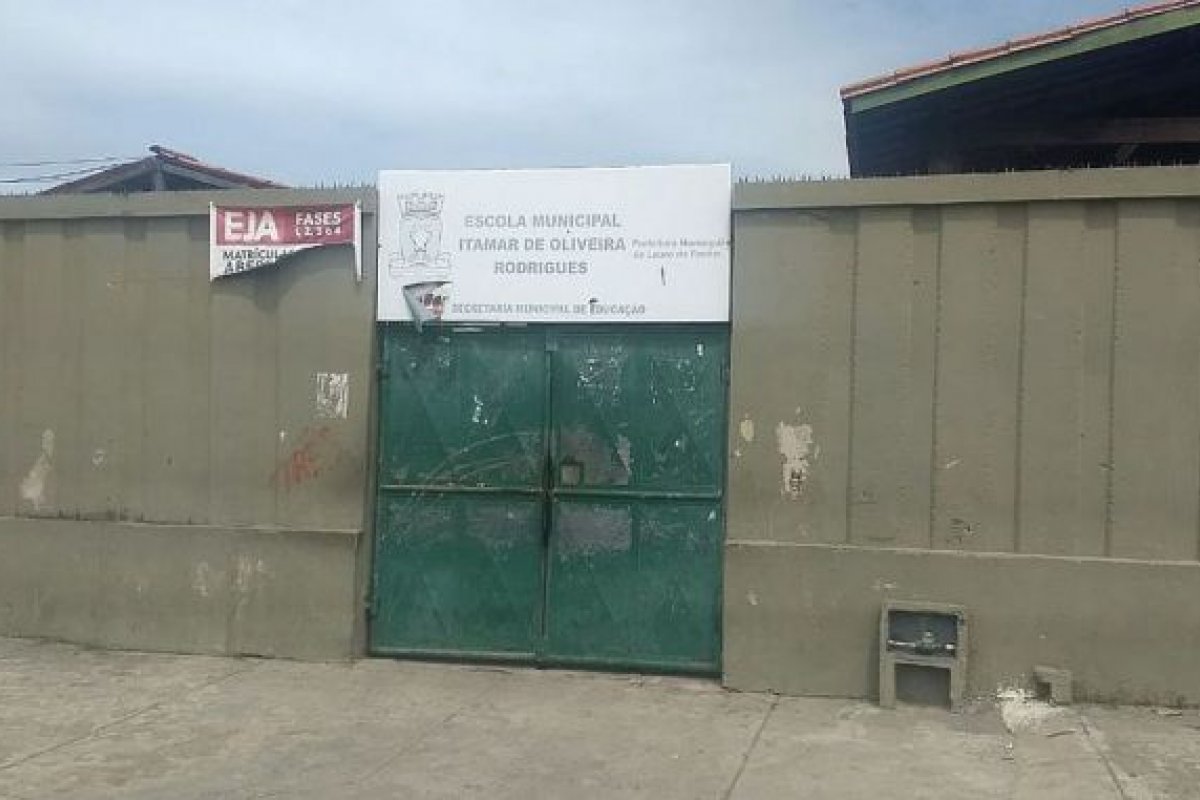 Homens armados invadem escola e roubam uma professora e dois alunos em Lauro de Freitas