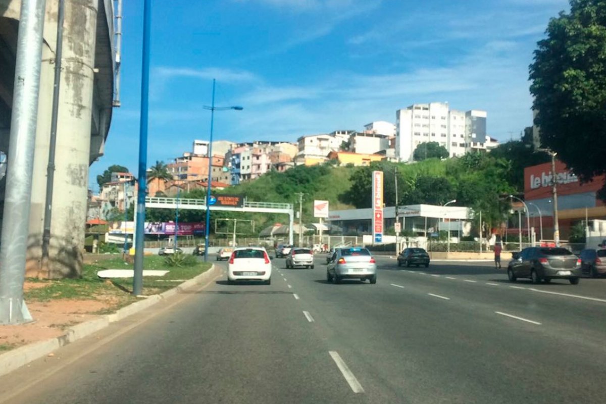 Acidente causa congestionamento na Avenida Bonocô, em Salvador 