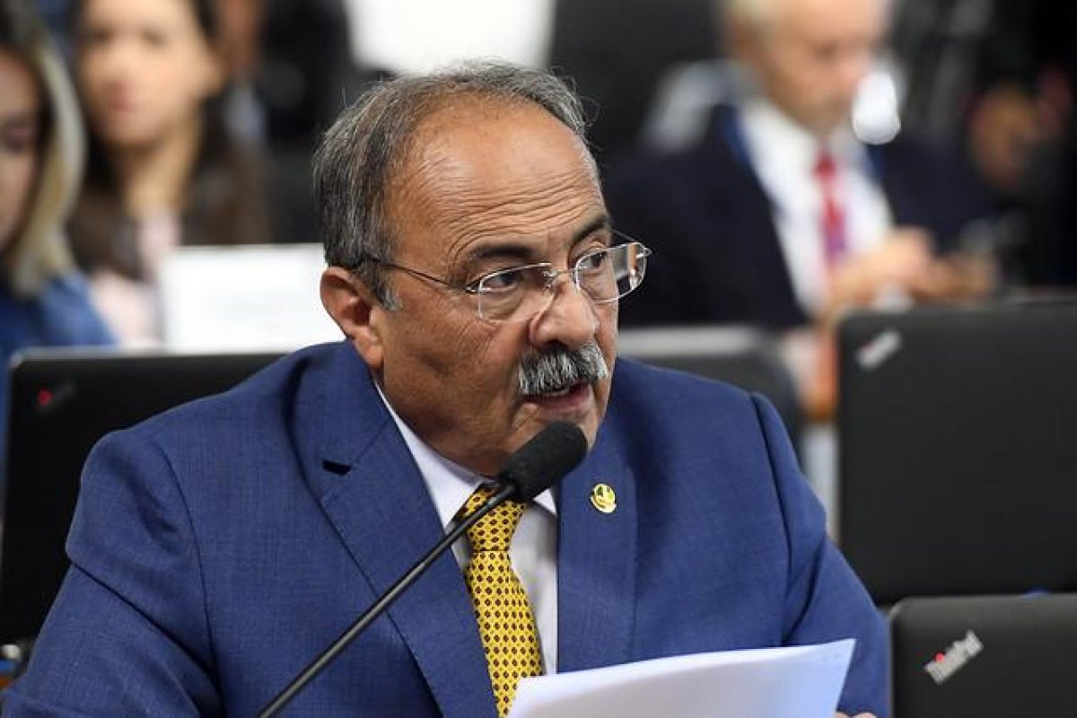 PF faz nova investigação contra senador flagrado com R$ 30 mil na cueca