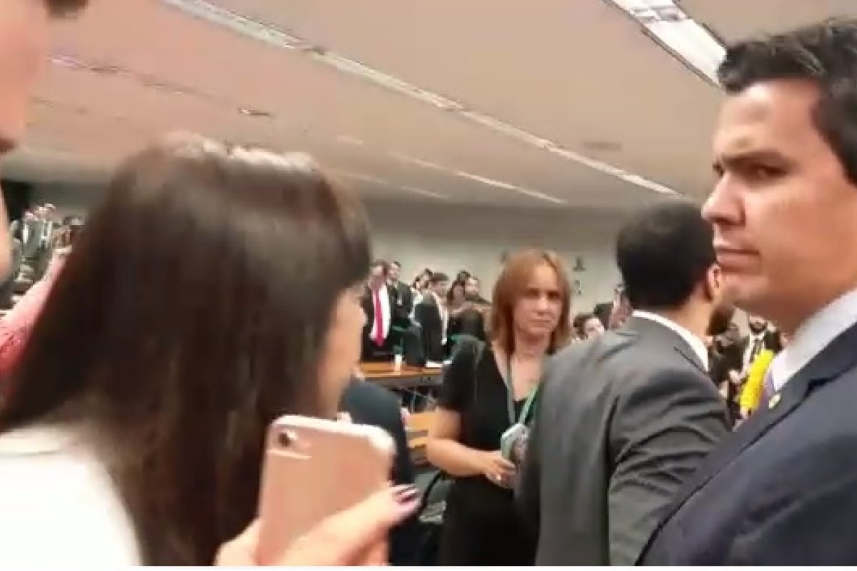 Alice Portugal e líder do PSL na Câmara trocam acusações