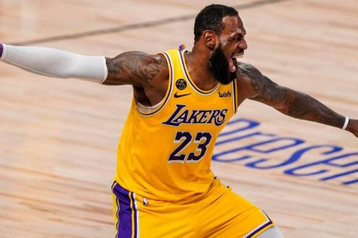 Campeão, Lebron James se presenteia com carro de R$ 11 milhões