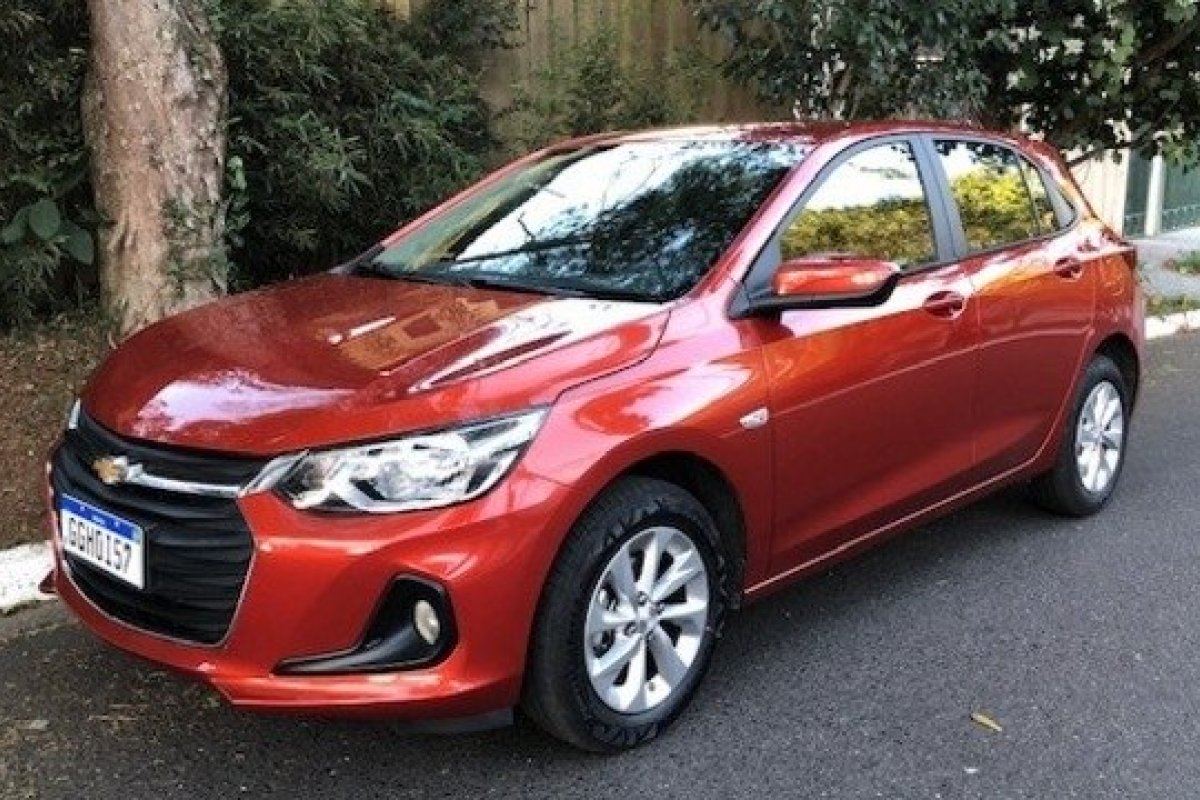 Onix, Strada e Gol são os carros mais vendidos da quinzena: veja o ranking