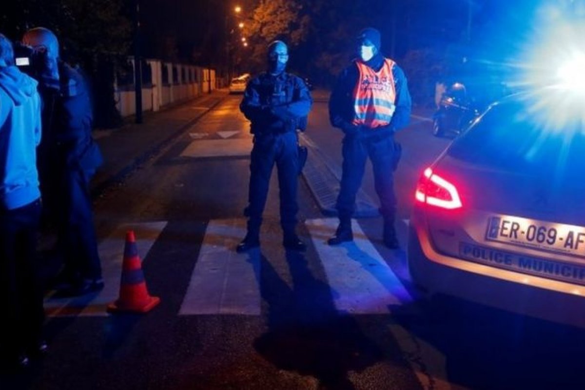 Inquérito de terrorismo é aberto após professor ser decapitado perto de Paris