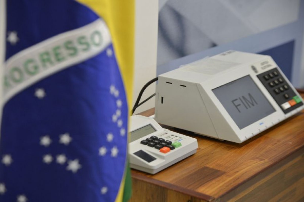 Partidos elaboram "kit candidato" com jingle e material para redes sociais