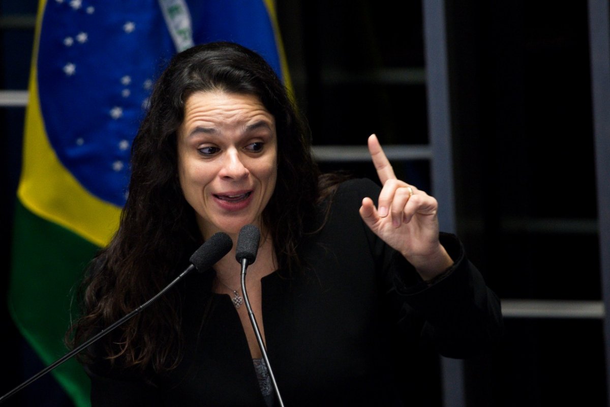 Janaína Paschoal protocola pedido de impeachment do presidente do STF, Dias Toffoli 