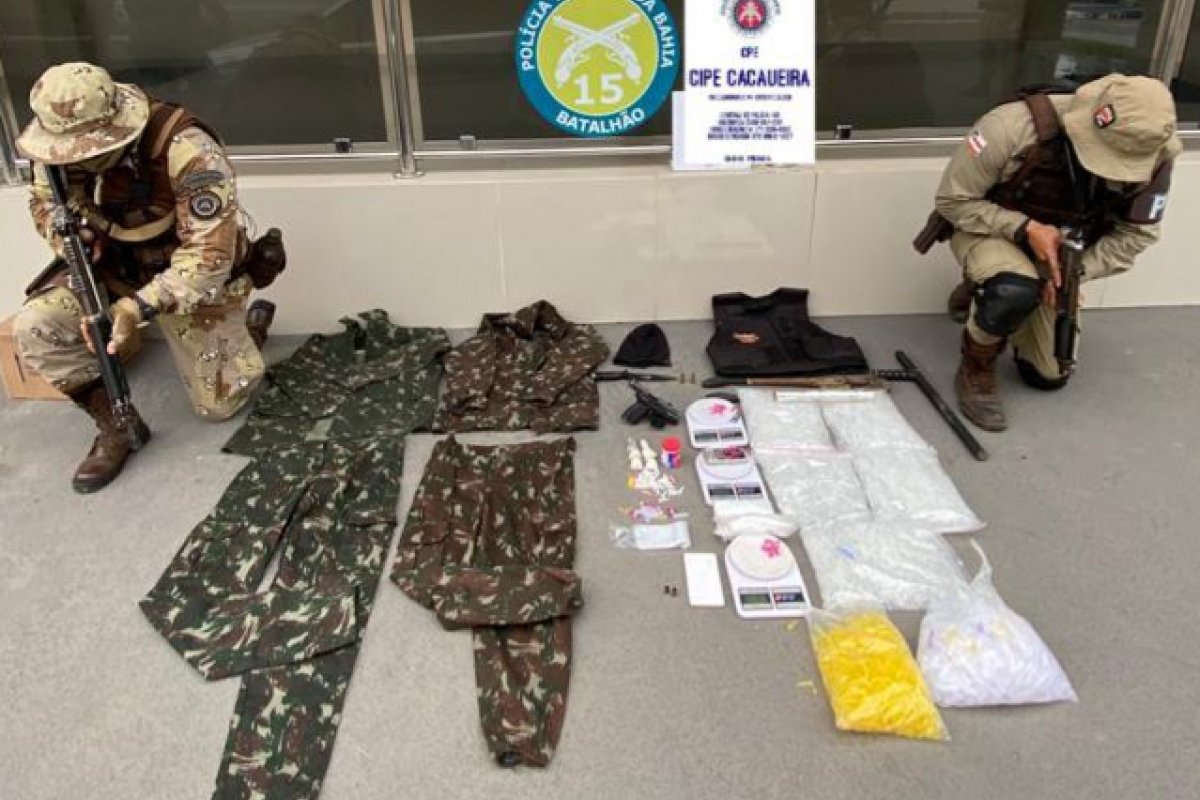 Cipe Cacaueira apreende drogas e seis mil pinos para cocaína em Itabuna, na Bahia