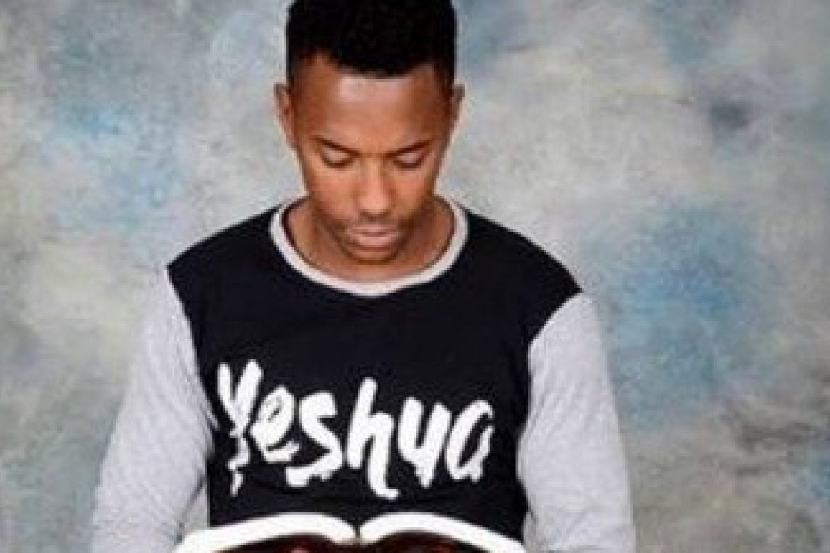 Robinho volta às redes sociais e posta versículo da Bíblia