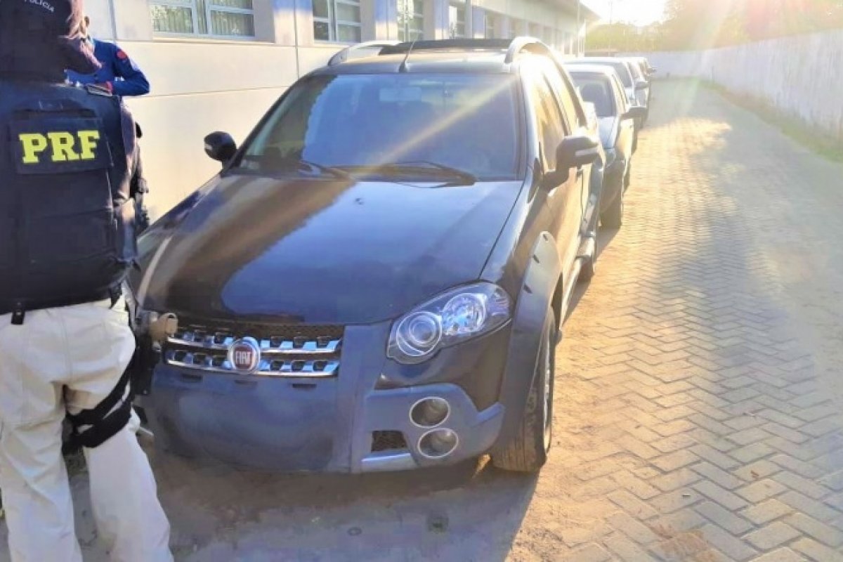 Jovem de 17 anos é preso por conduzir carro adulterado em Araci