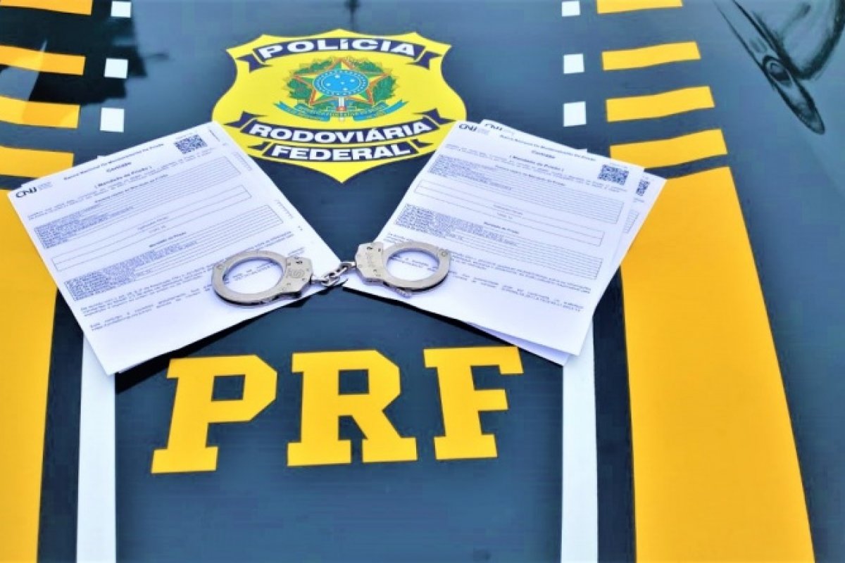 Agentes federais cumprem mandados de prisão no extremo sul da Bahia