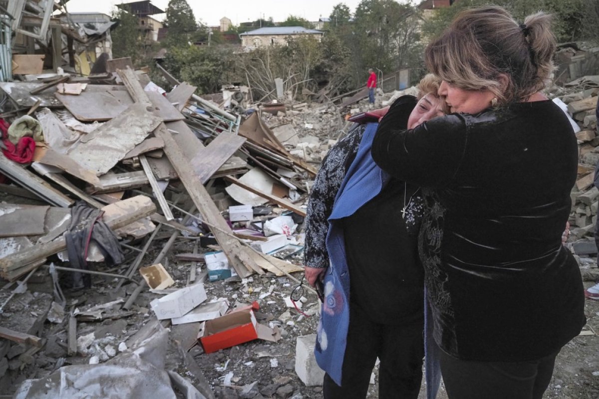 Armênia e Azerbaijão se acusam de violar acordo de cessar-fogo