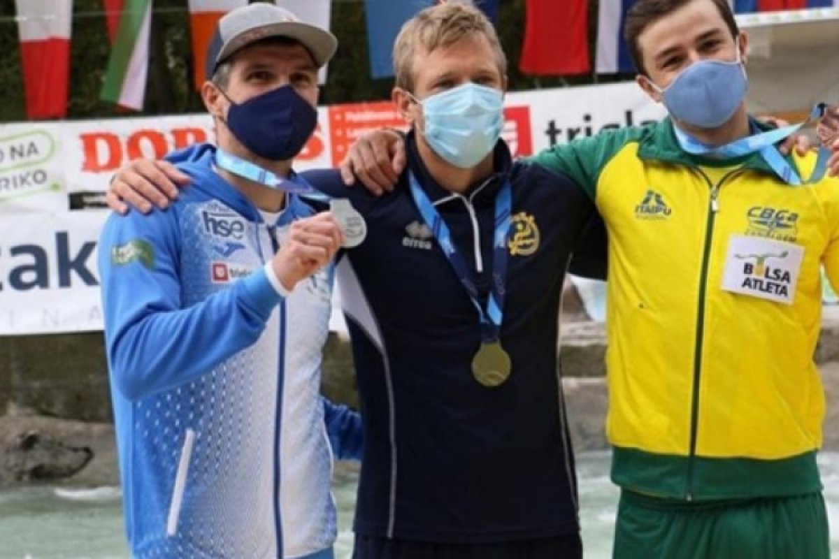 Pepê conquista bronze inédito na Copa do Mundo de Canoagem