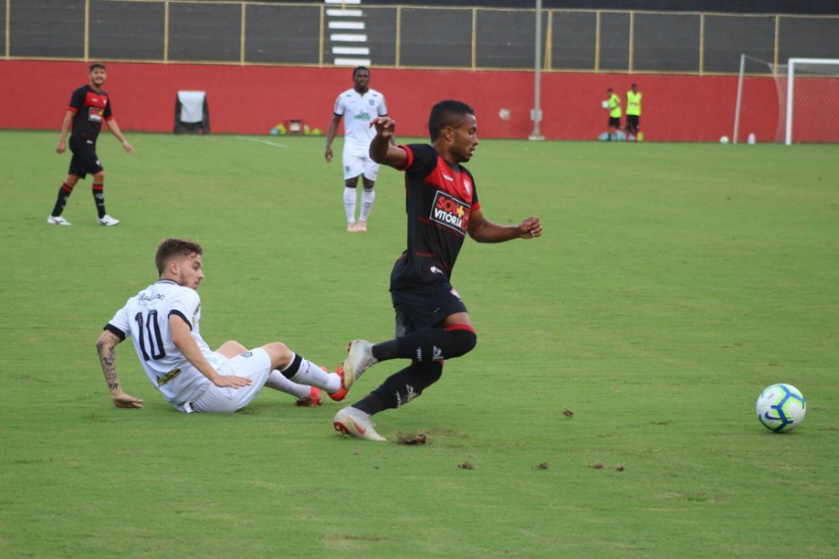 Vitória empata com Figueirense e permanece na zona do rebaixamento