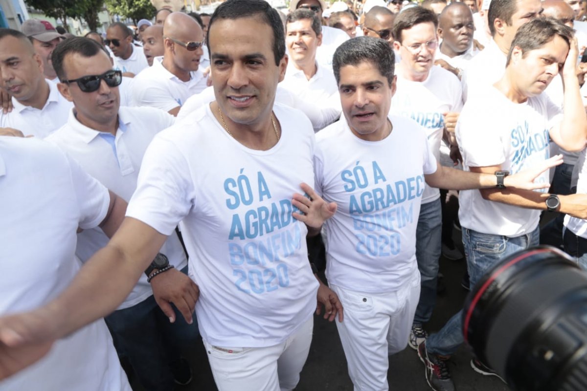 Eduardo Bolsonaro posta que é burrice votar em ACM Neto ou na indicação dele, Bruno Reis