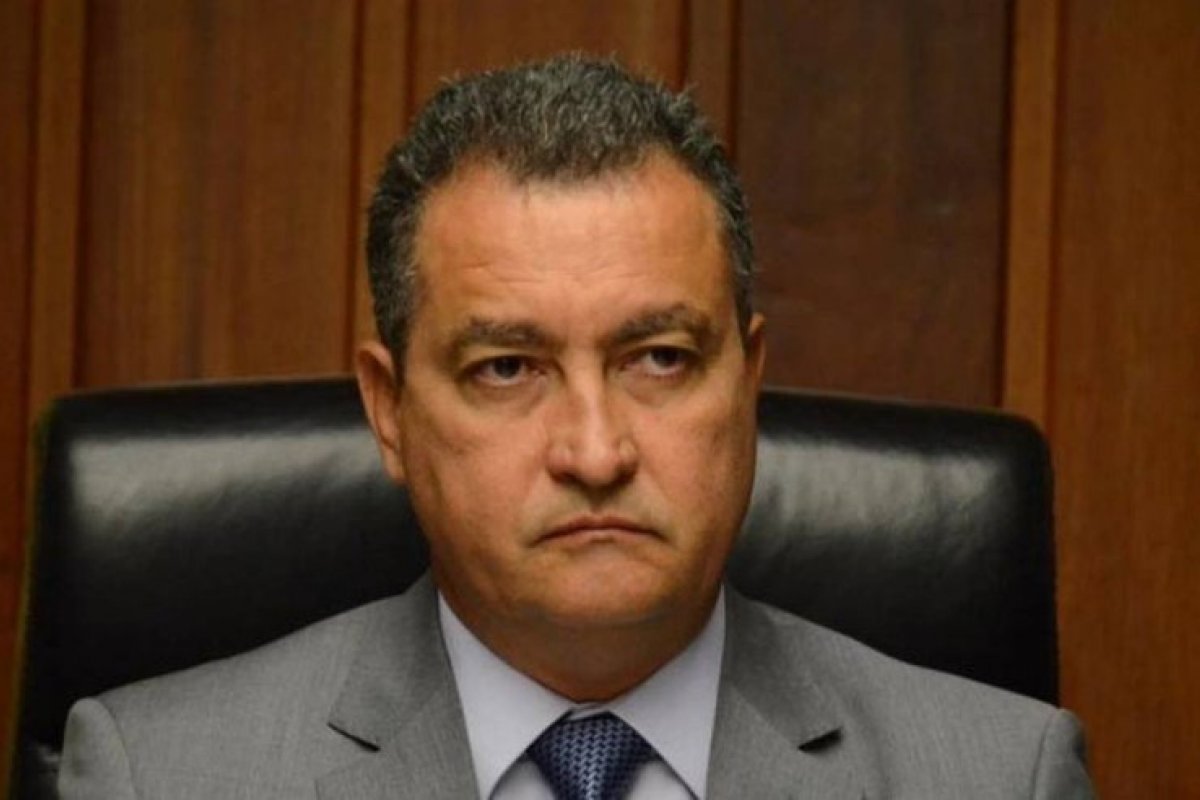 Governador diz que aulas estão mais próximas de retornarem