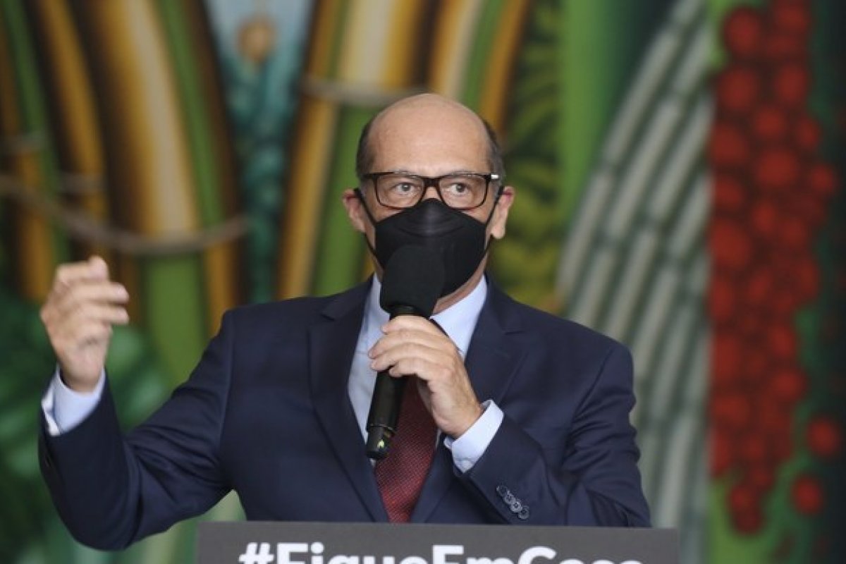 Vacina chinesa contra Covid-19 é a mais segura, diz Dimas Covas