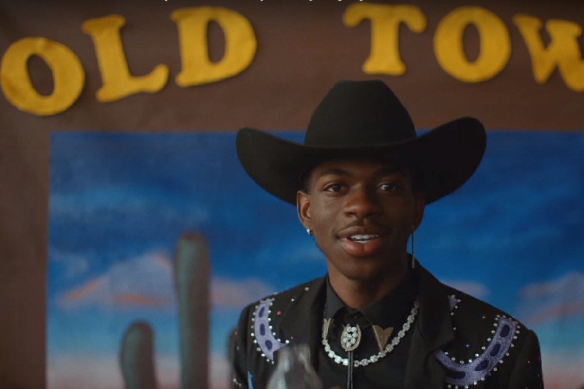 Old Town Road, de Lil Nas X, se torna a música com mais tempo no 1° ludar da Billboard