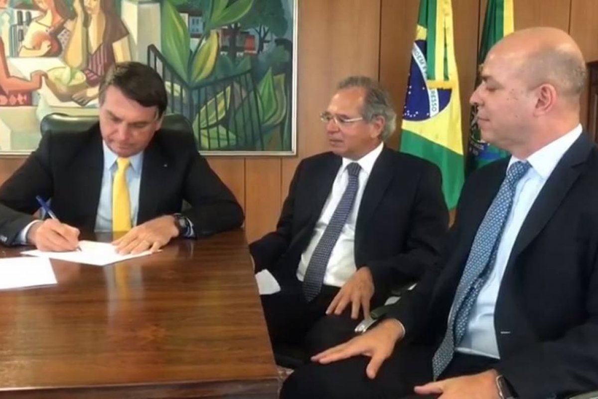 Bolsonaro assina projeto de lei que regulamenta Startups