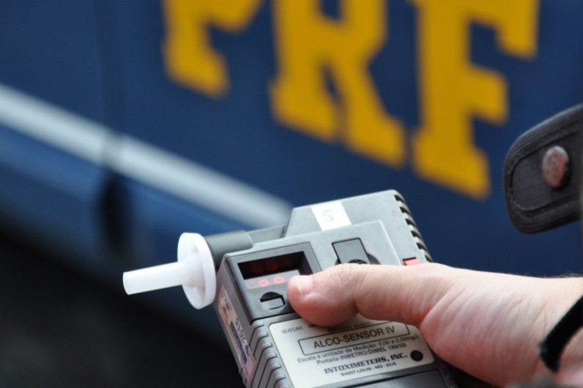 PRF prende três motoristas alcoolizados durante fiscalização em Cipó 
