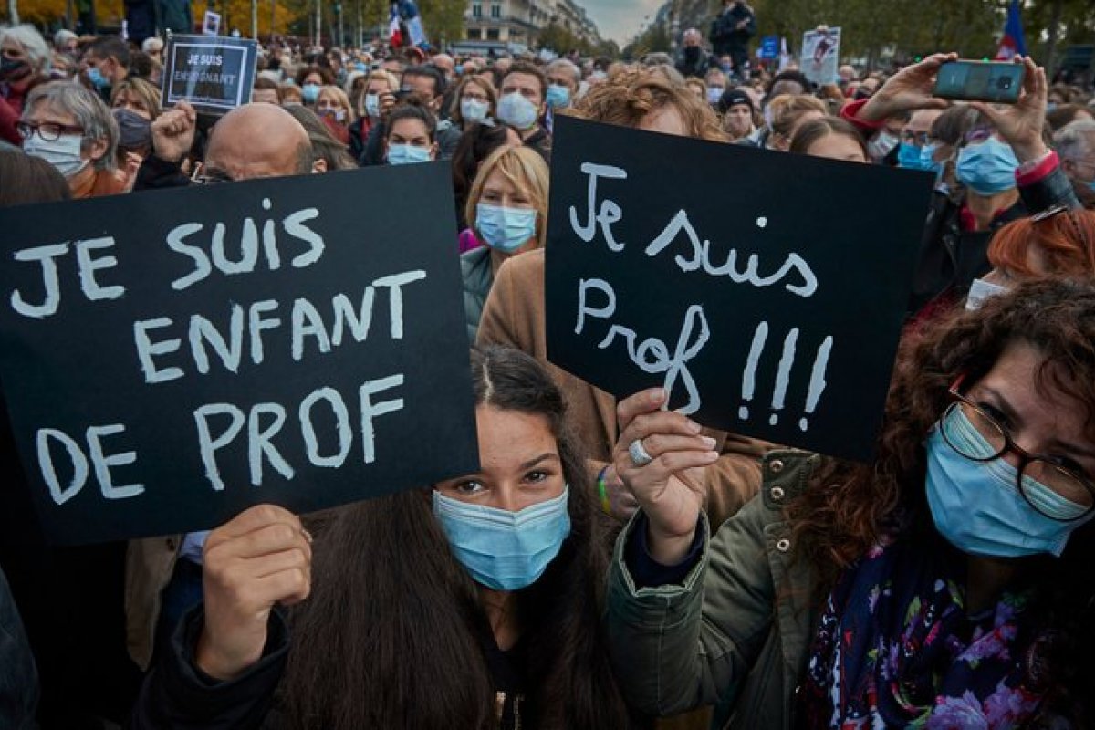 Futebol francês vai prestar homenagem a professor decapitado