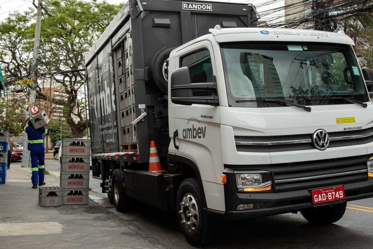 Volkswagen vende 100 unidades de caminhão elétrico para a Ambev