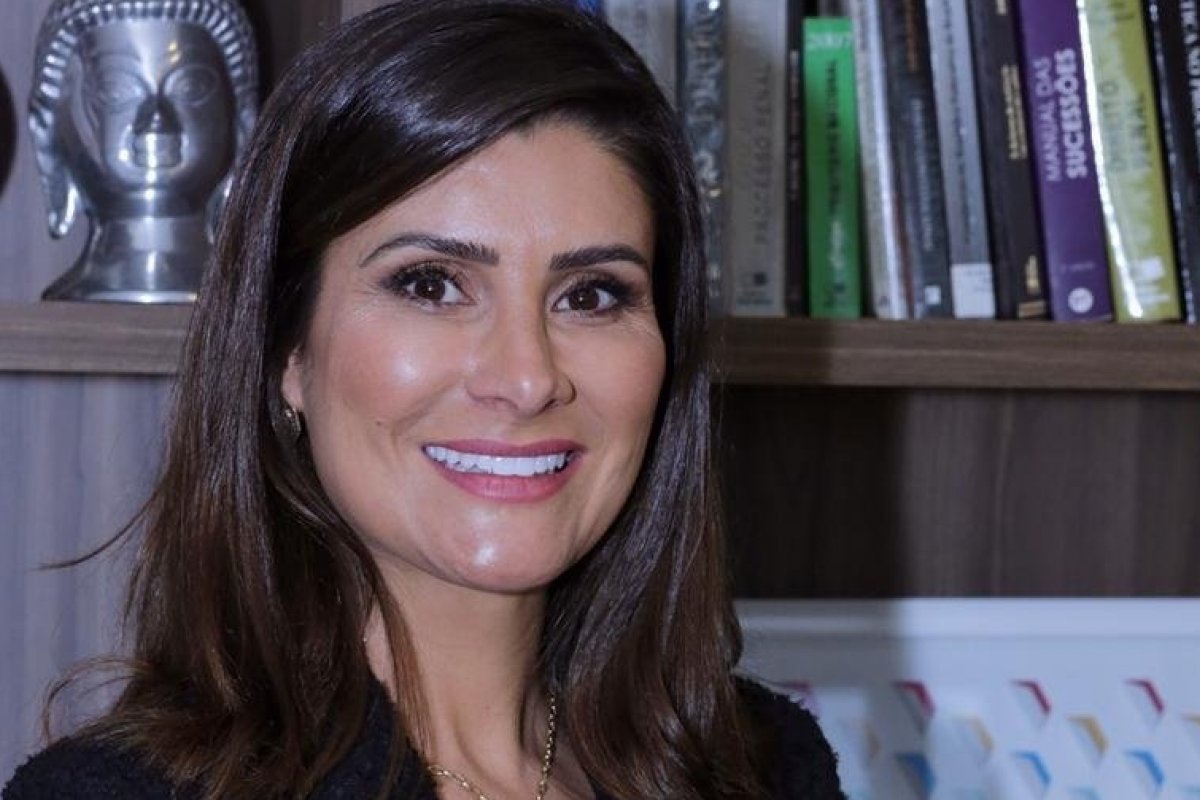 Advogada explica como identificar e denunciar Fake News