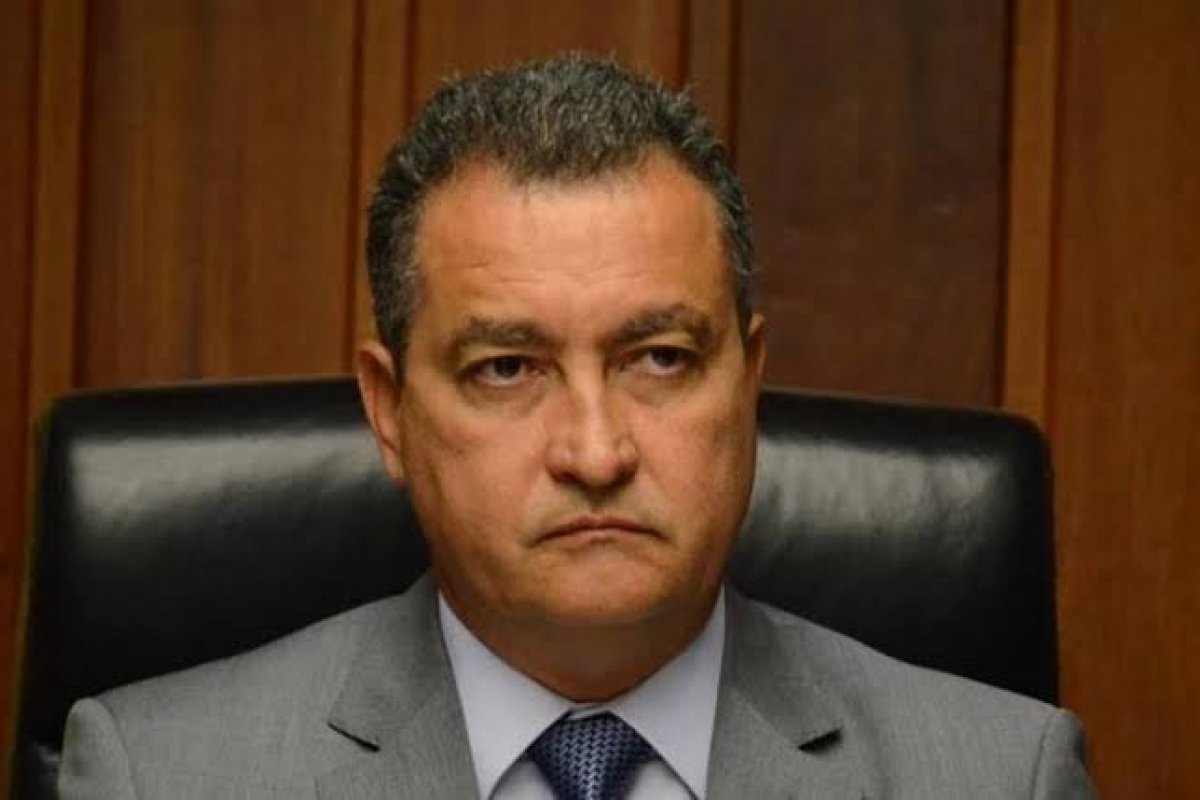 Covid-19: MP apura indícios de superfaturamento em compra de aventais