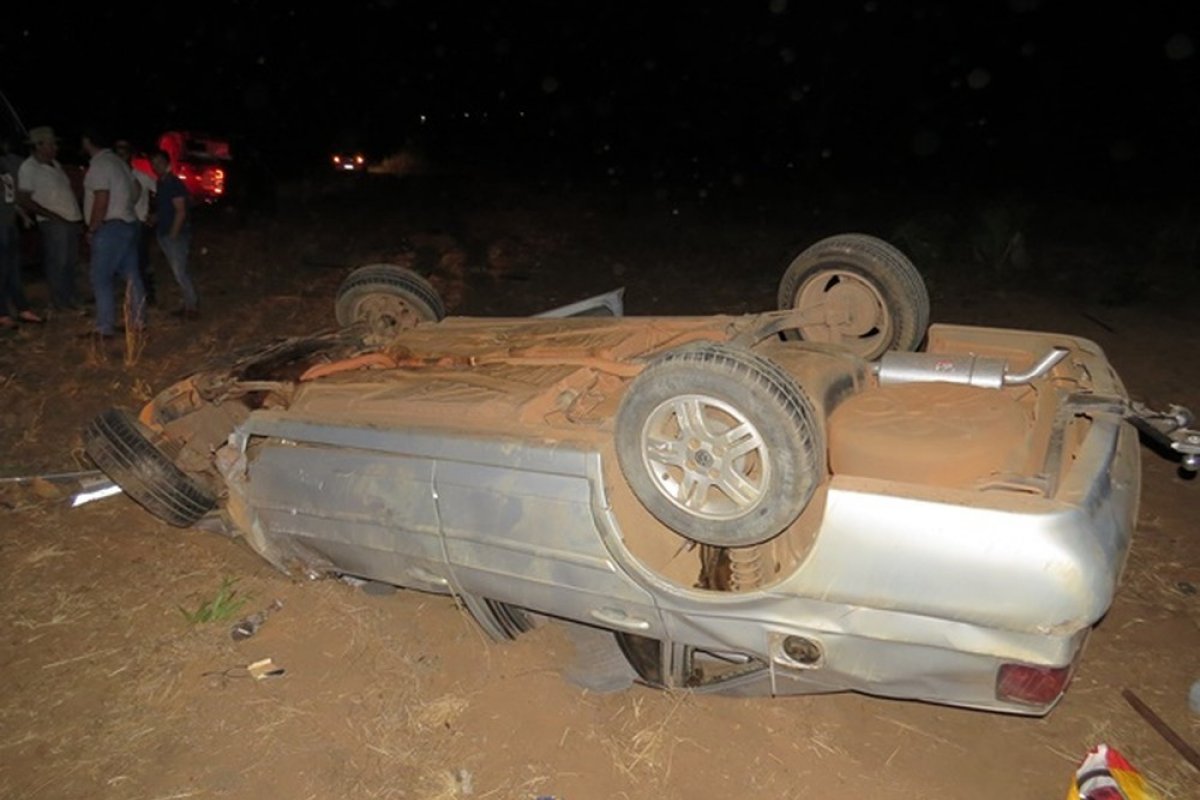 Idoso passa mal, perde o controle e carro capota no oeste da Bahia