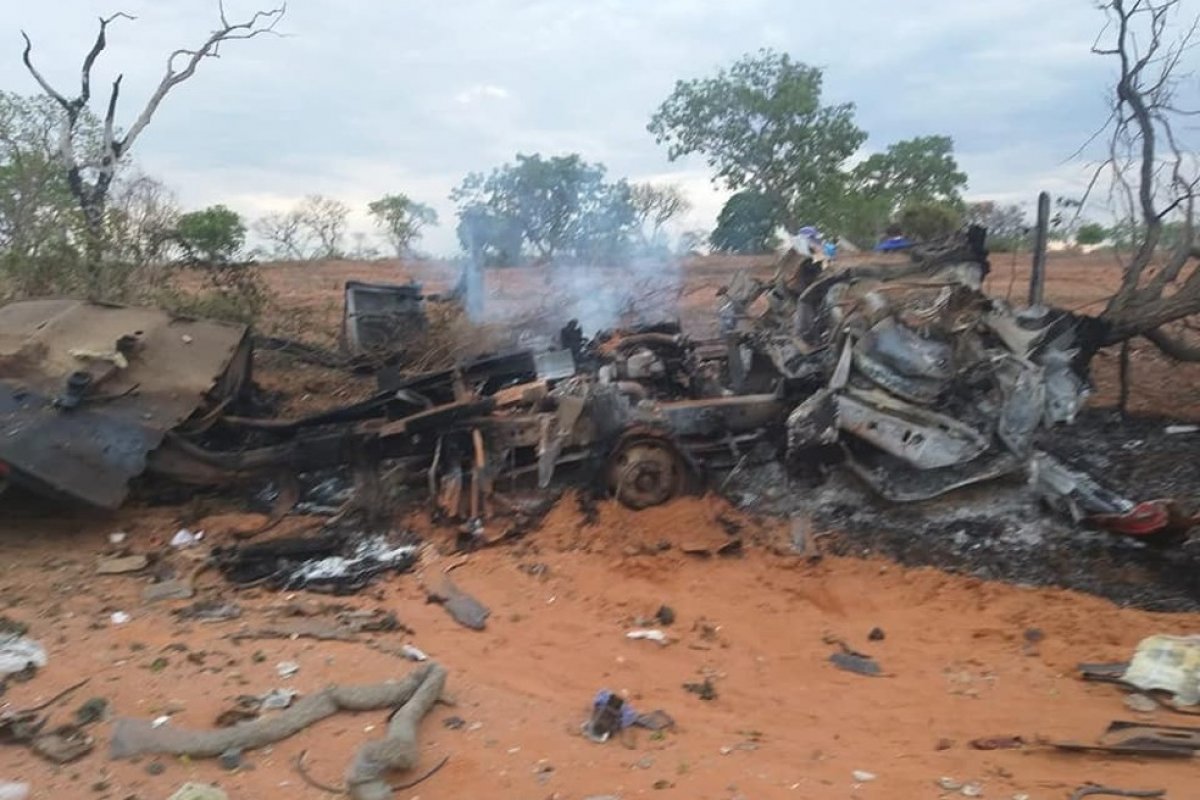 Explosão de caminhão deixa três mortos no oeste da Bahia