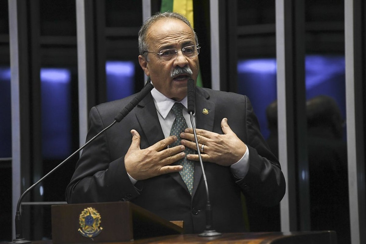 Senador Chico Rodrigues pede licença de 121 dias do cargo