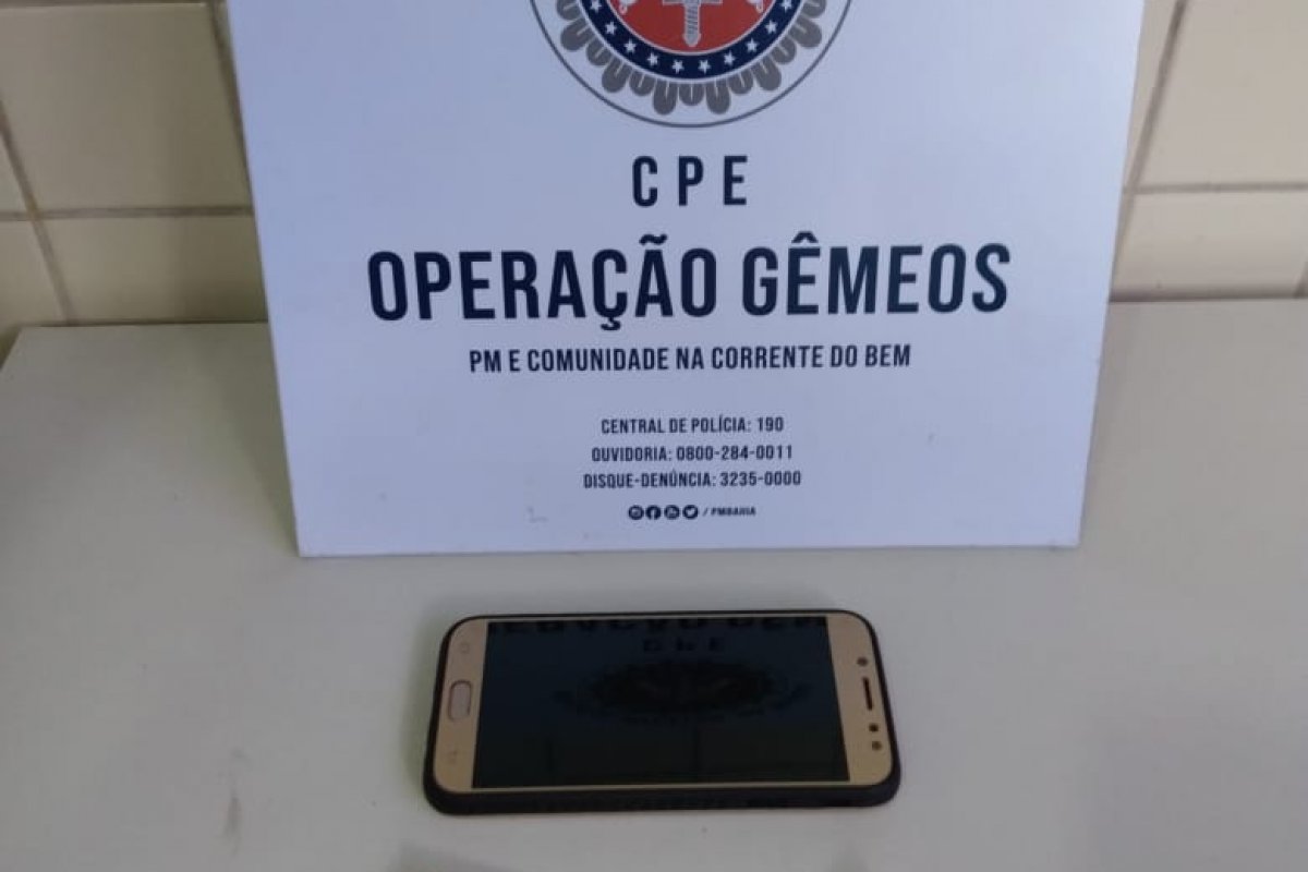 Assaltante é preso roubando passageiros em ponto de ônibus