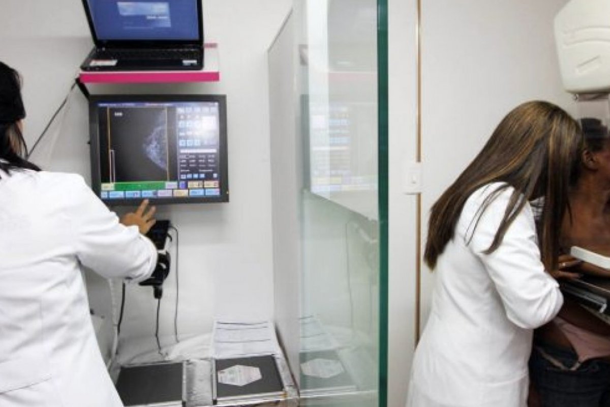 Outubro Rosa: Mais de 3,5 mil mamografias já foram realizadas em Salvador, diz Sesab