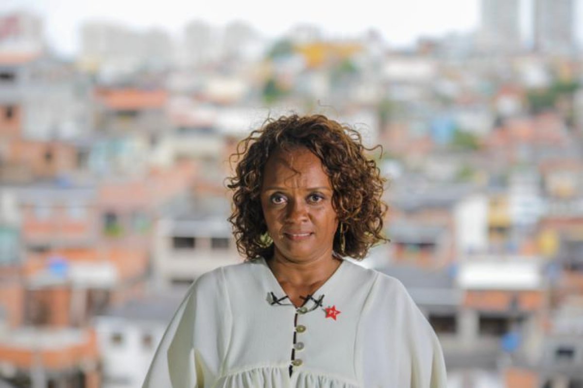 Programa eleitoral de Denice esconde estrela do PT