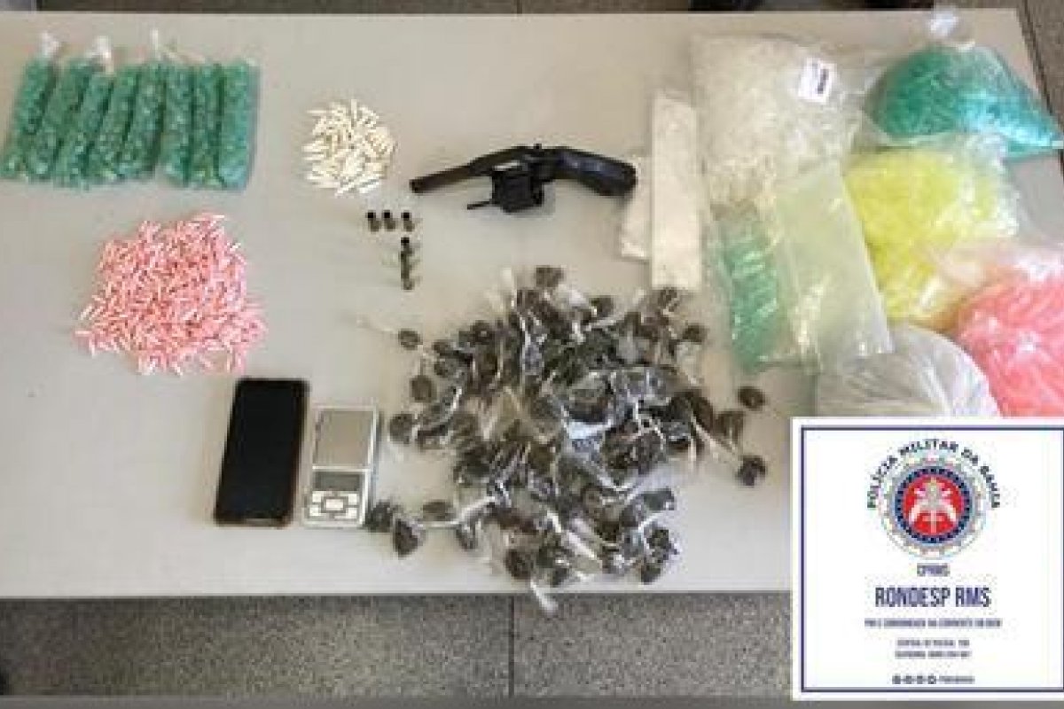 Rondesp apreende cerca de 900 porções de drogas em Dias D´Ávila