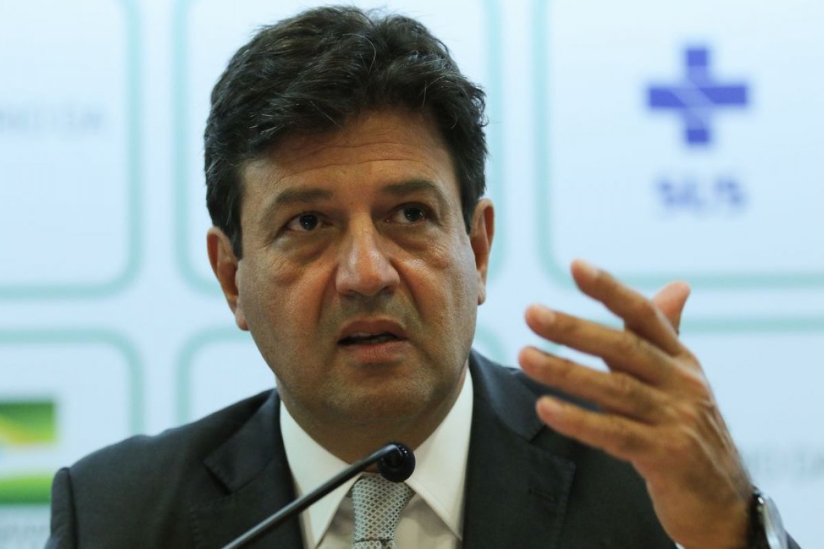 Mandetta diz que Bolsonaro cometeu erro ao politizar vacina contra a Covid-19