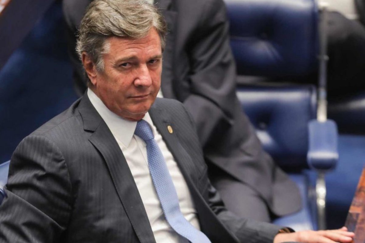 Fachin bloqueia R$ 1,1 mi de Collor